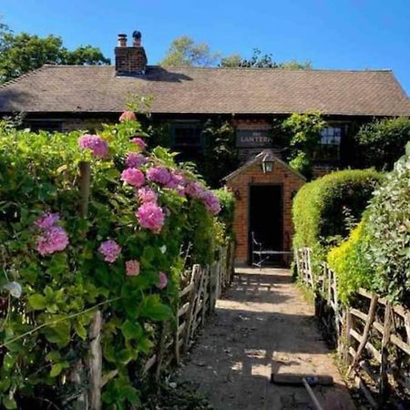 17Th Century Boutique Getaway In The Countryside Martin Mill Exterior foto